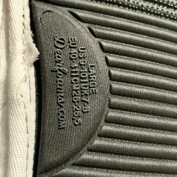 🎀SOLD🎀 Slippers for ladies white and with boo lettering on top Size Large - Picture 5 of 5